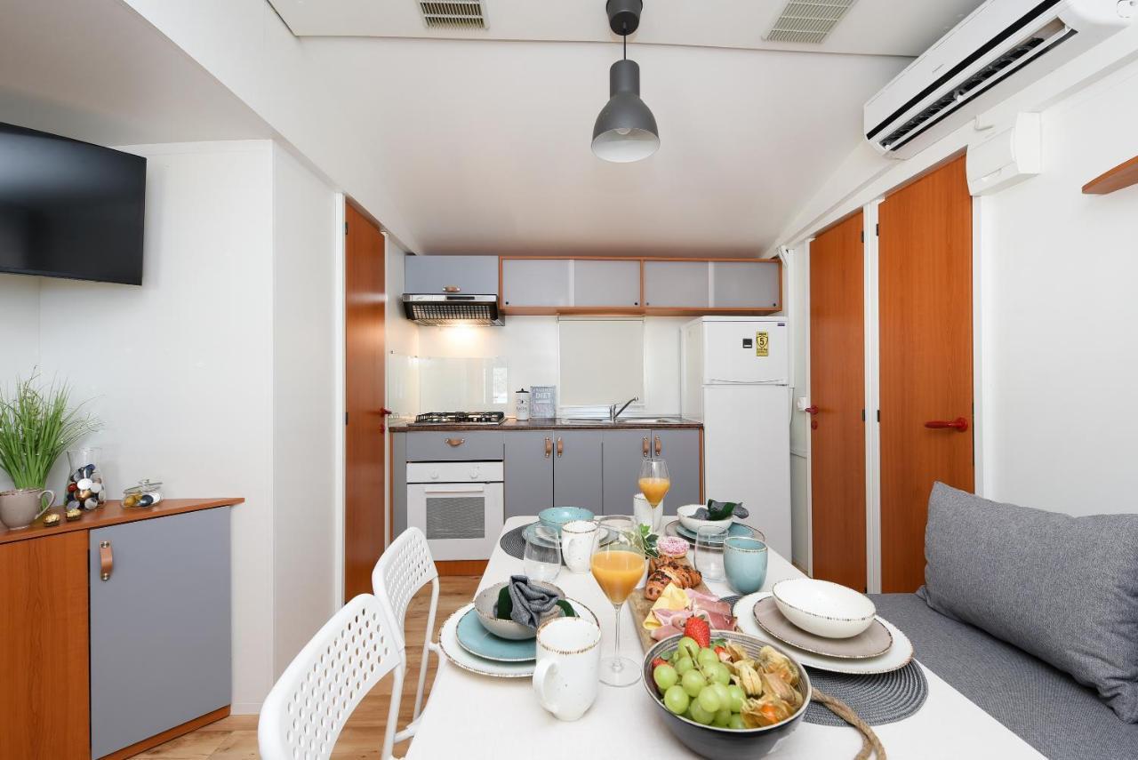 Mia Mobile Home With Jacuzzi Ždrelac Екстериор снимка