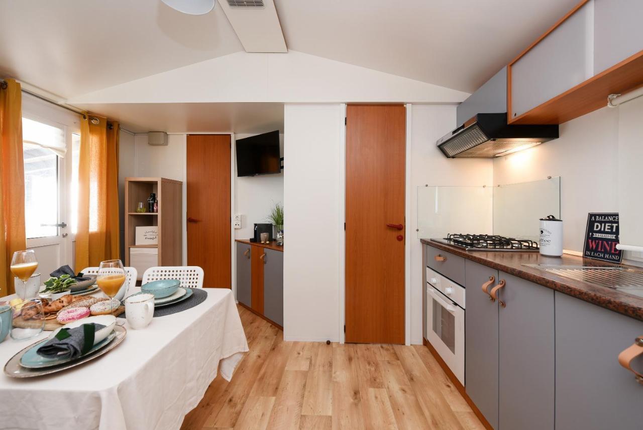 Mia Mobile Home With Jacuzzi Ždrelac Екстериор снимка