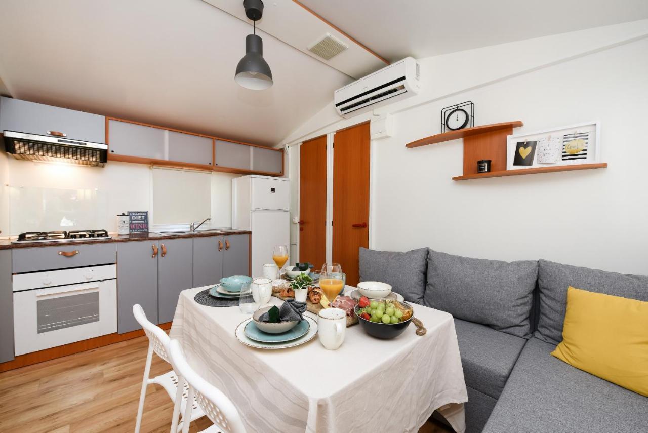 Mia Mobile Home With Jacuzzi Ždrelac Екстериор снимка