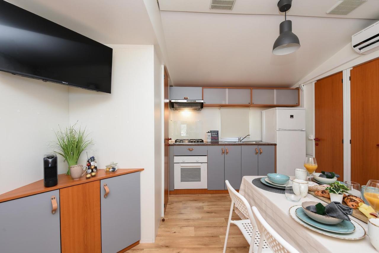 Mia Mobile Home With Jacuzzi Ždrelac Екстериор снимка