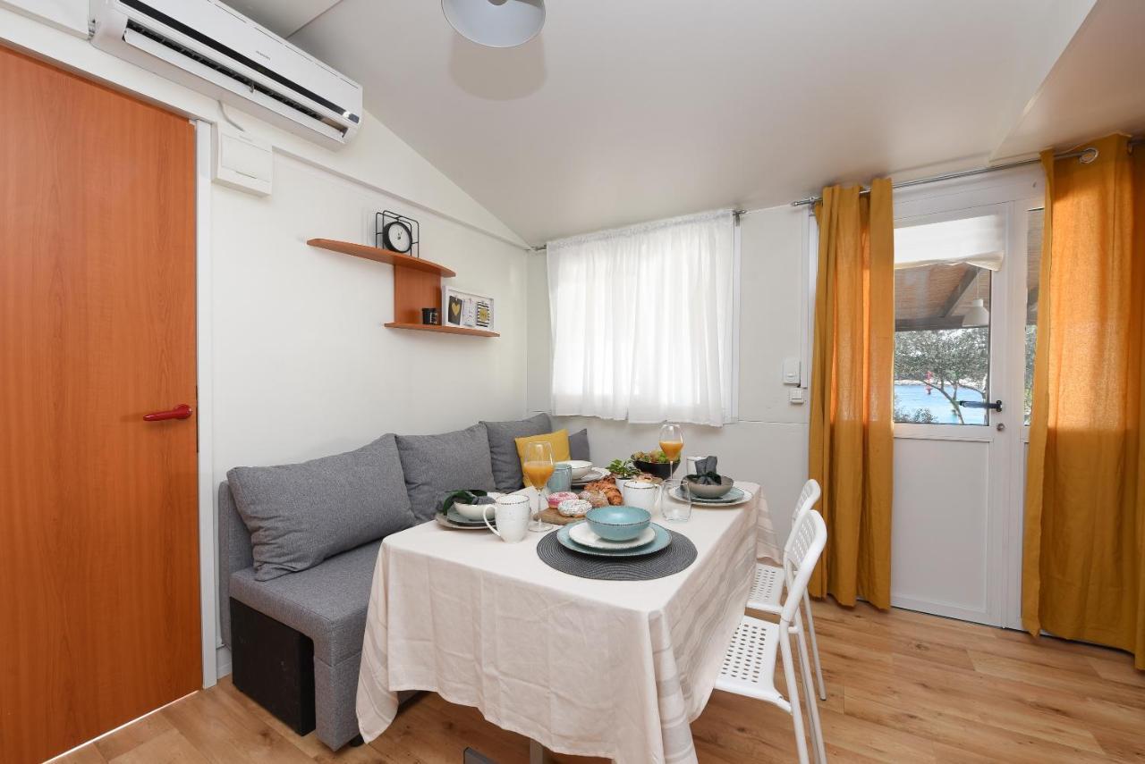 Mia Mobile Home With Jacuzzi Ždrelac Екстериор снимка