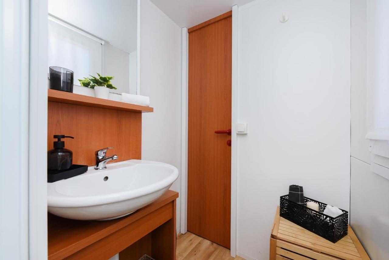 Mia Mobile Home With Jacuzzi Ždrelac Екстериор снимка